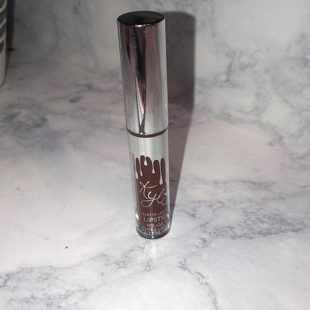 Authentic Kylie Matte liquid lipstick💄comes wcard